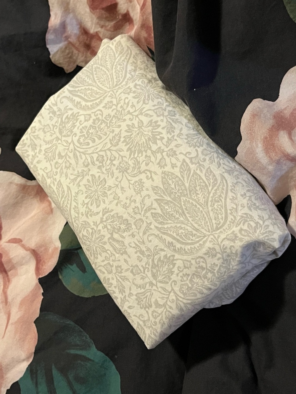 Ralph Lauren ~ Cream and Light Gray Floral Cotton ~ 2 pillow cases shams